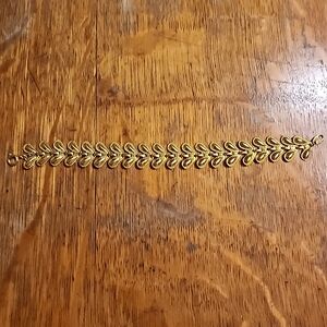 AVON HEART LINK Gold Bracelet